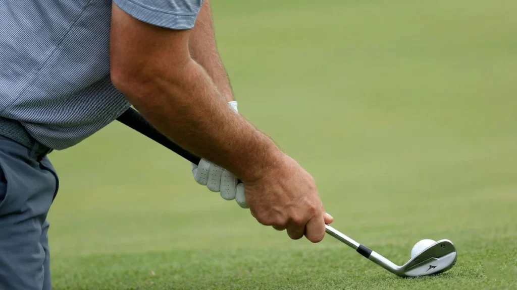 Mastering Chipping With a Connected Right Arm